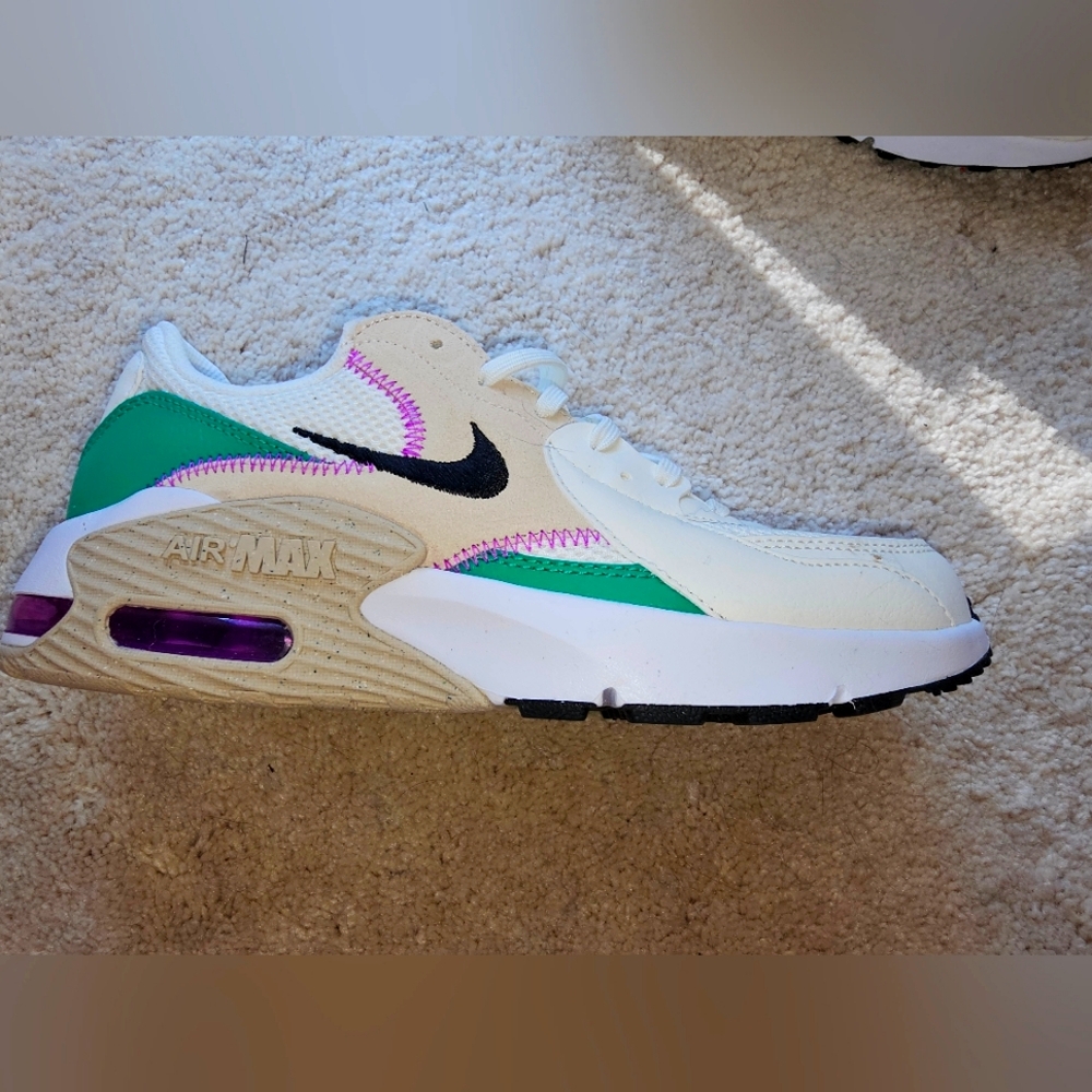 Women's Nike Air Max Excee Sail/Black-Sandd